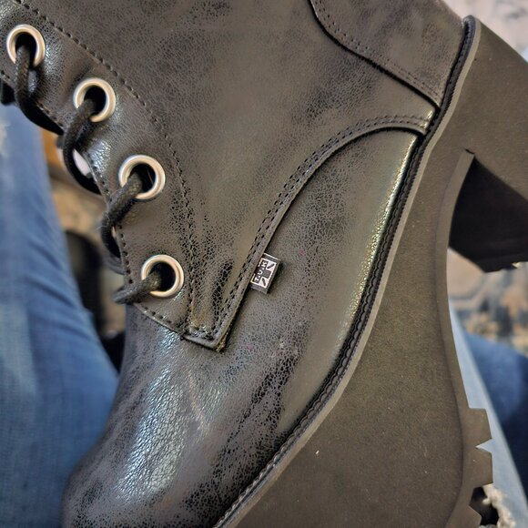 TUK womens Nosebleed boots. - Picture 7 of 7